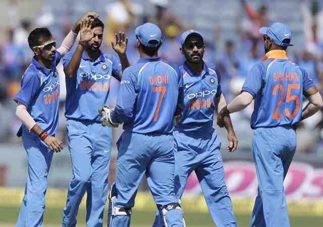 टीम इंडिया ने 6 विकेट से जीता पुणे वनडे