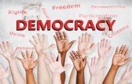 देश में लोकतंत्र वास्तविक कैसे बनें ?